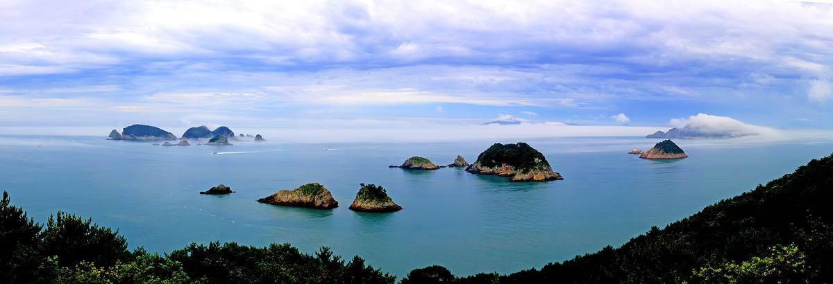 The island-dotted Hallyeohaesang sea off Korea's south coast